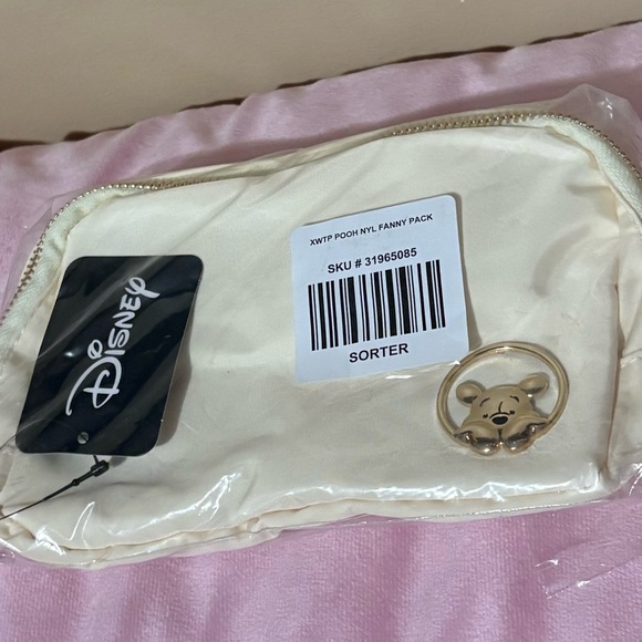 🎄Sale! Disney Winnie the Pooh Fanny pack new with tags! - Picture 2 of 6